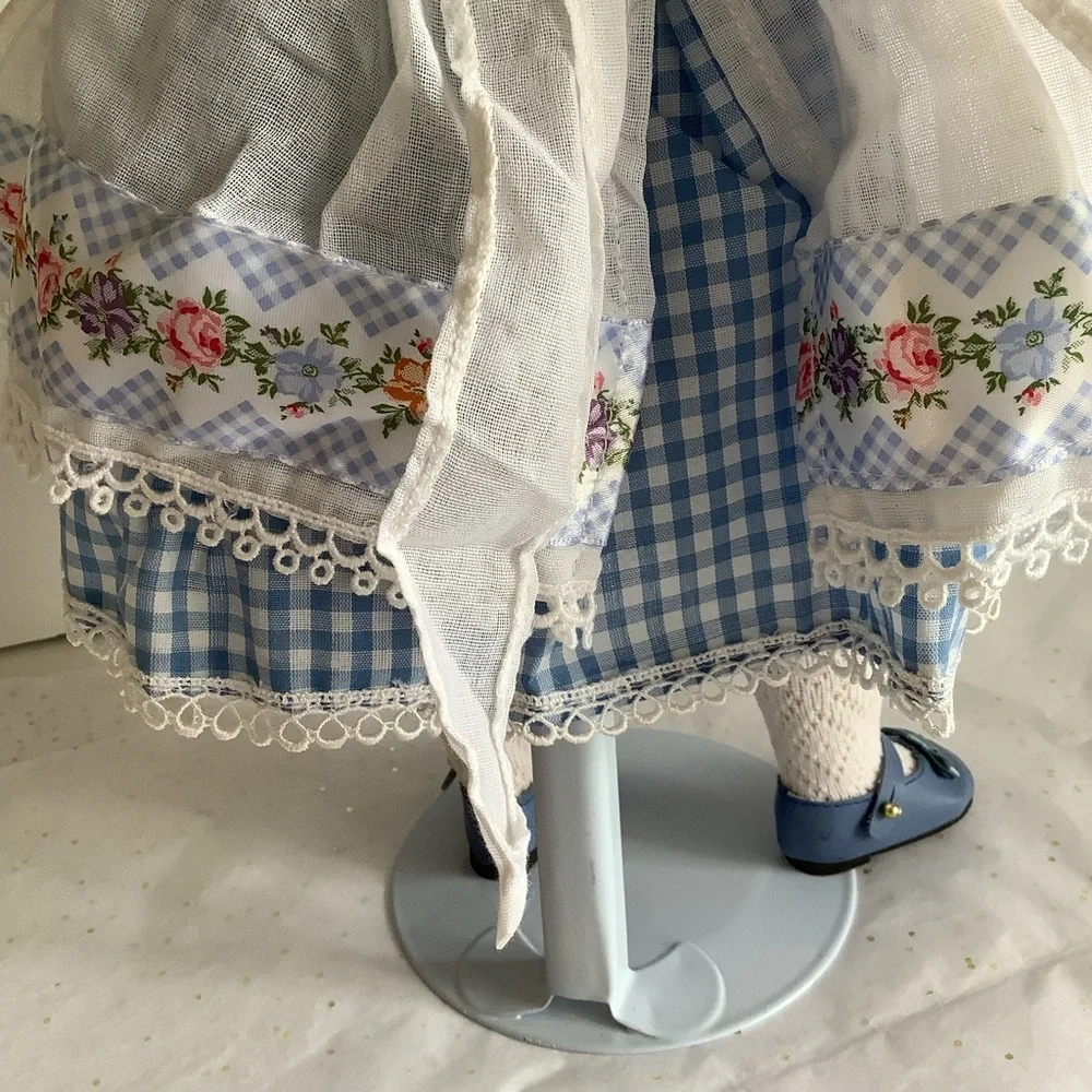 Vintage Ashton Drake Galleries in Gingham‎ and Bows Collection Gwendolyn Doll
